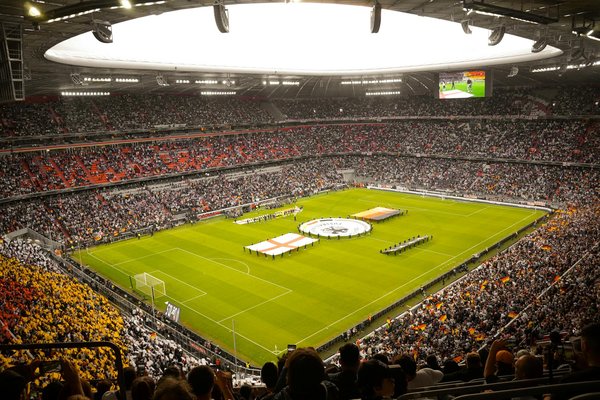 Revolutionizing Football Tactics: The Impact of Virtual Reality on Coaching Mastery